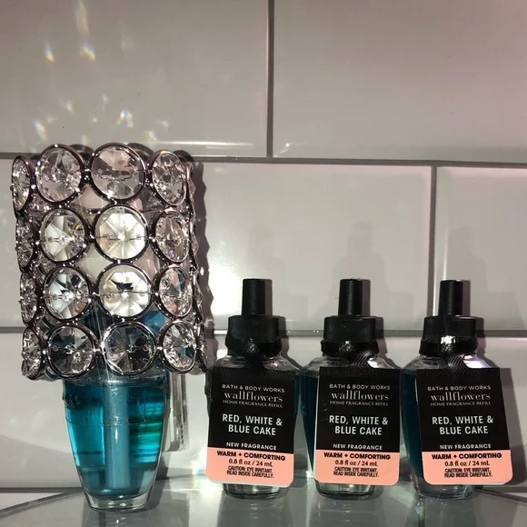 Red, White & Blue Cake: Bath & Body Works Wallflower Plug & Refill Bundle - Picture 5 of 6